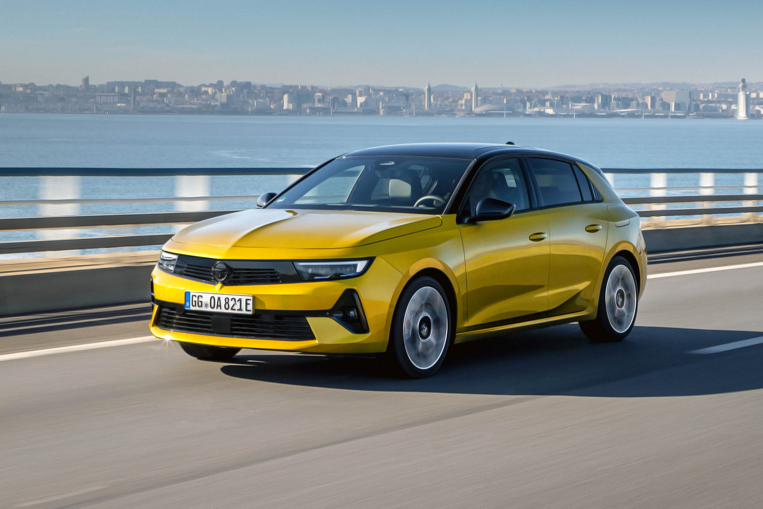 Car Reviews | Opel Astra Hybrid-e (2022) | CompleteCar.ie
