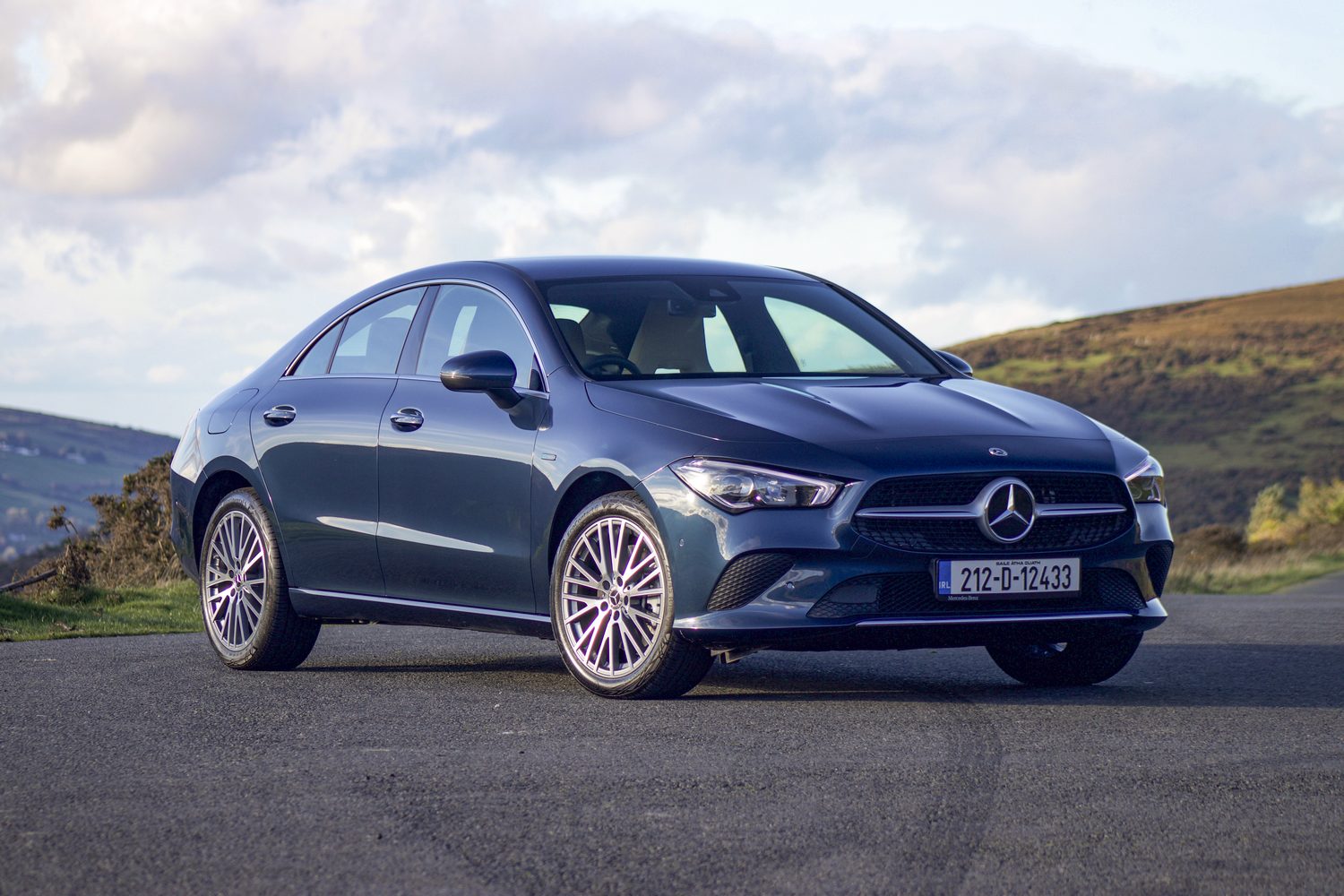 Car Reviews | Mercedes-Benz CLA 250 e hybrid (2021) | CompleteCar.ie
