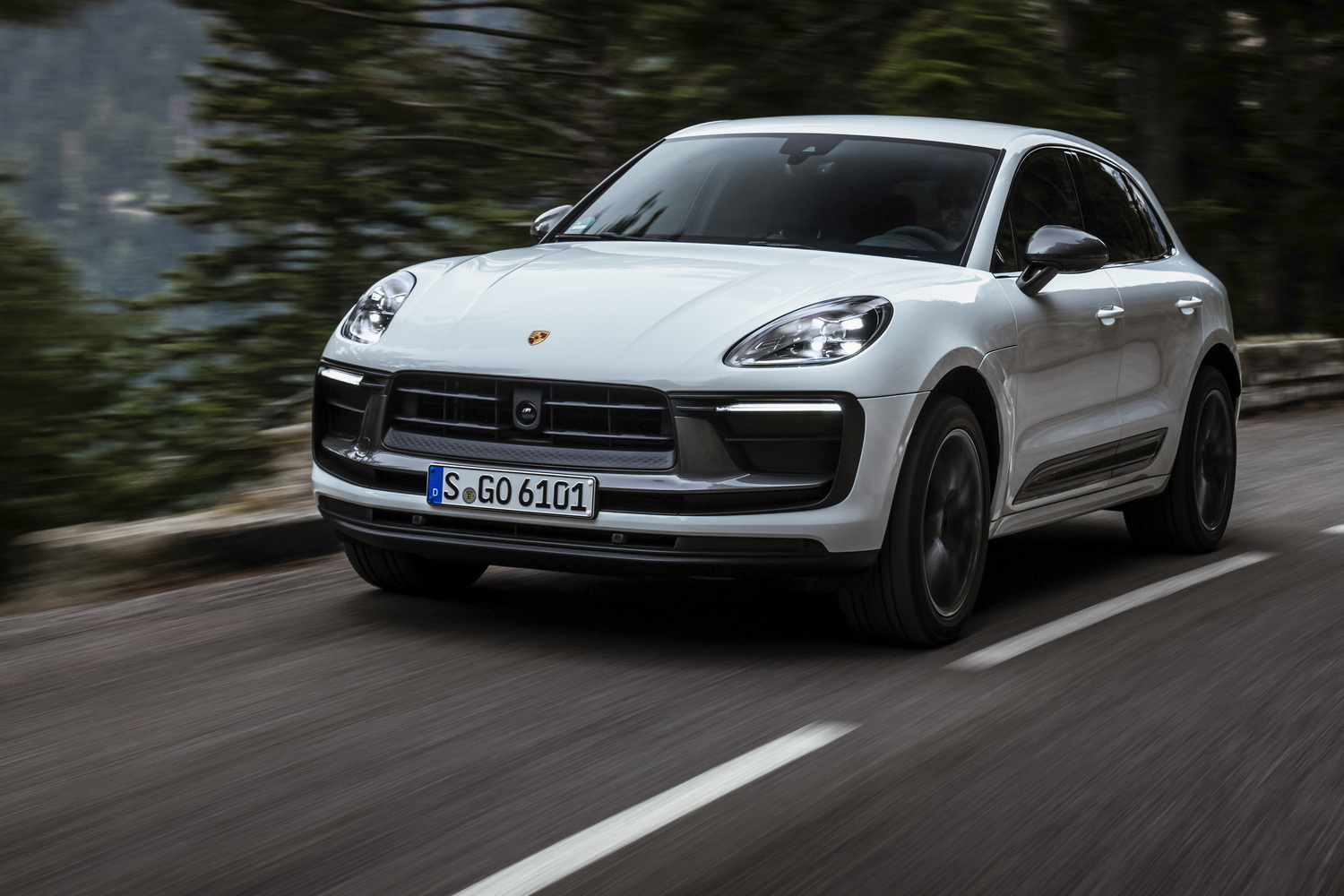 Car Reviews | Porsche Macan T (2022) | CompleteCar.ie