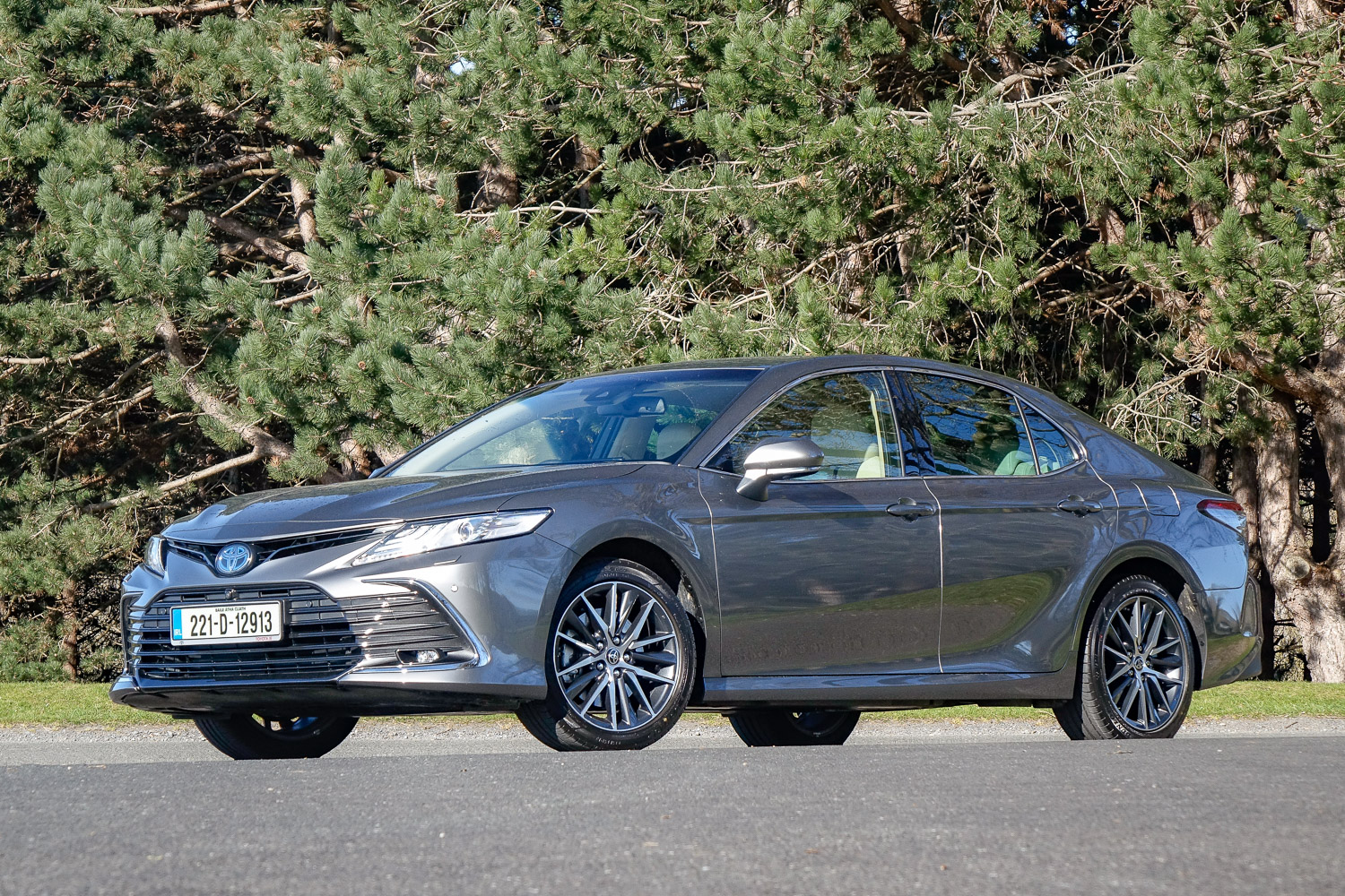 Car Reviews | Toyota Camry Hybrid (2022) | CompleteCar.ie