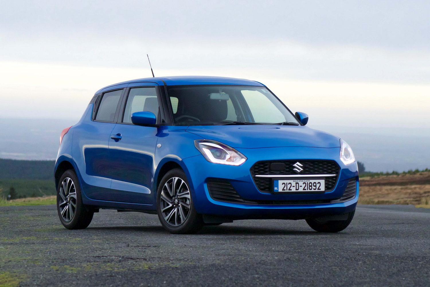 Car Reviews | Suzuki Swift Hybrid (2022) | CompleteCar.ie