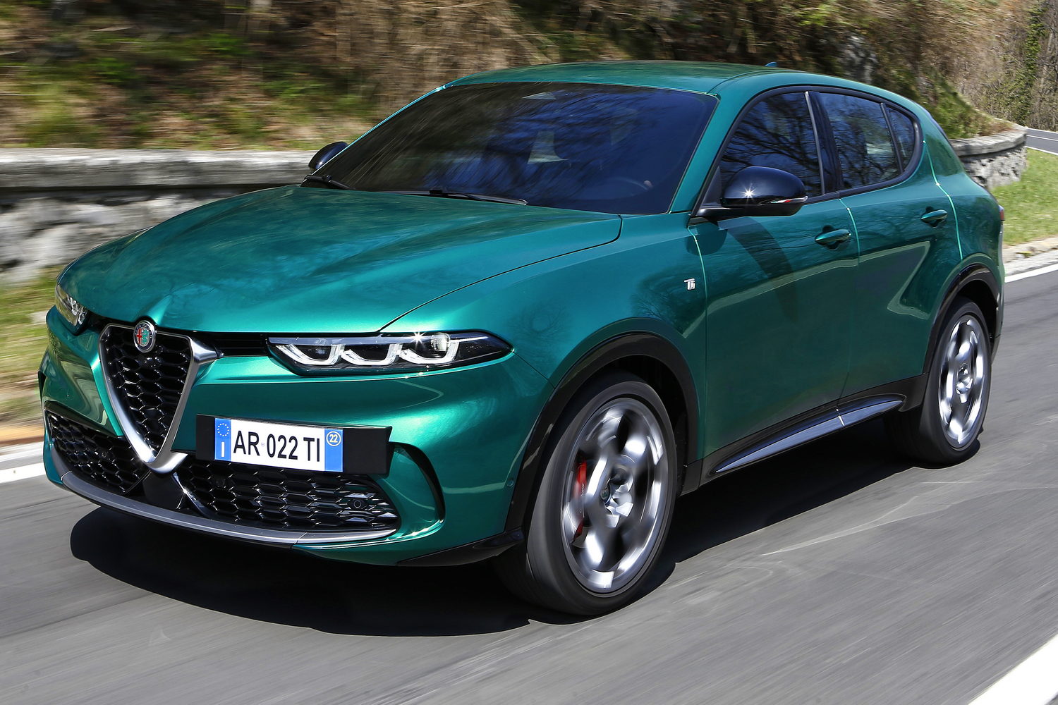 Car Reviews | Alfa Romeo Tonale Veloce Hybrid (2022) | CompleteCar.ie