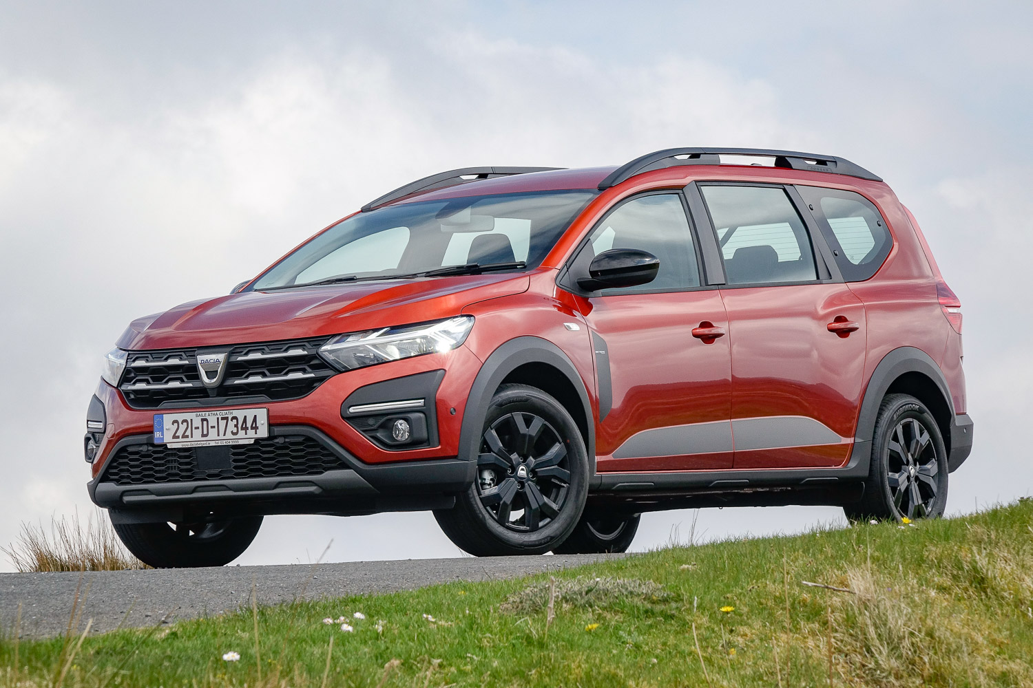 Car Reviews | Dacia Jogger 1.0 petrol (2022) | CompleteCar.ie