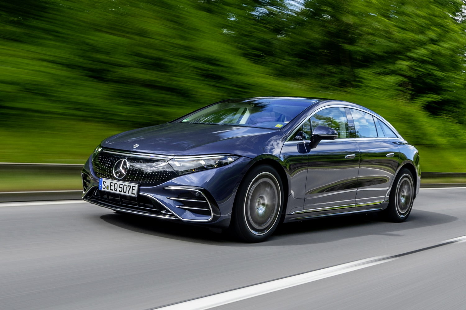 Car Reviews | Mercedes-Benz EQS 450+ (2022) | CompleteCar.ie