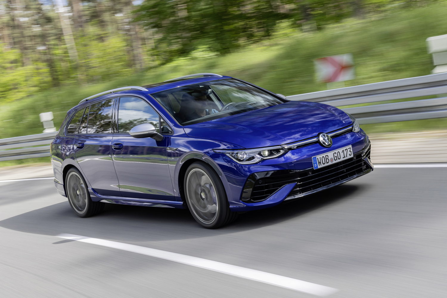 Car Reviews | Volkswagen Golf R Variant (2022) | CompleteCar.ie