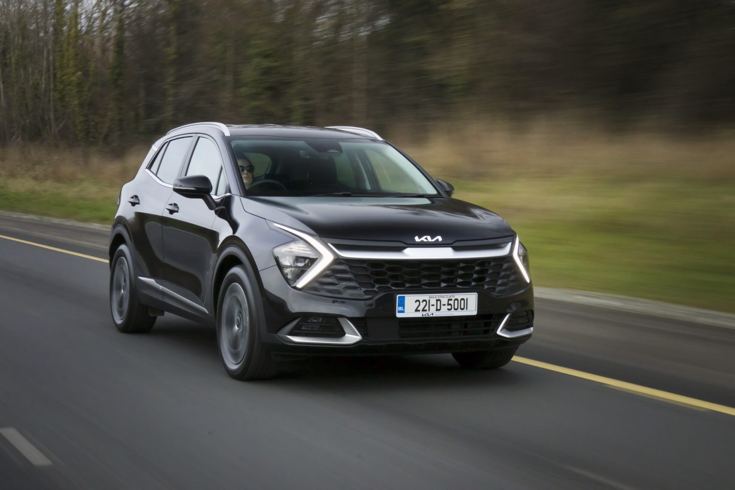 Car Reviews | Kia Sportage HEV hybrid (2022) | CompleteCar.ie
