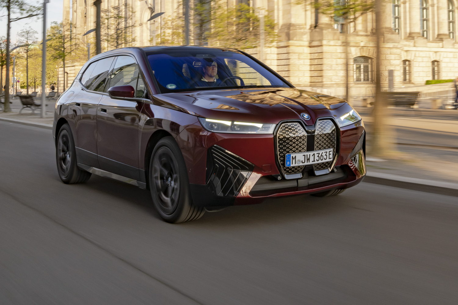 Car Reviews | BMW iX M60 (2022) | CompleteCar.ie