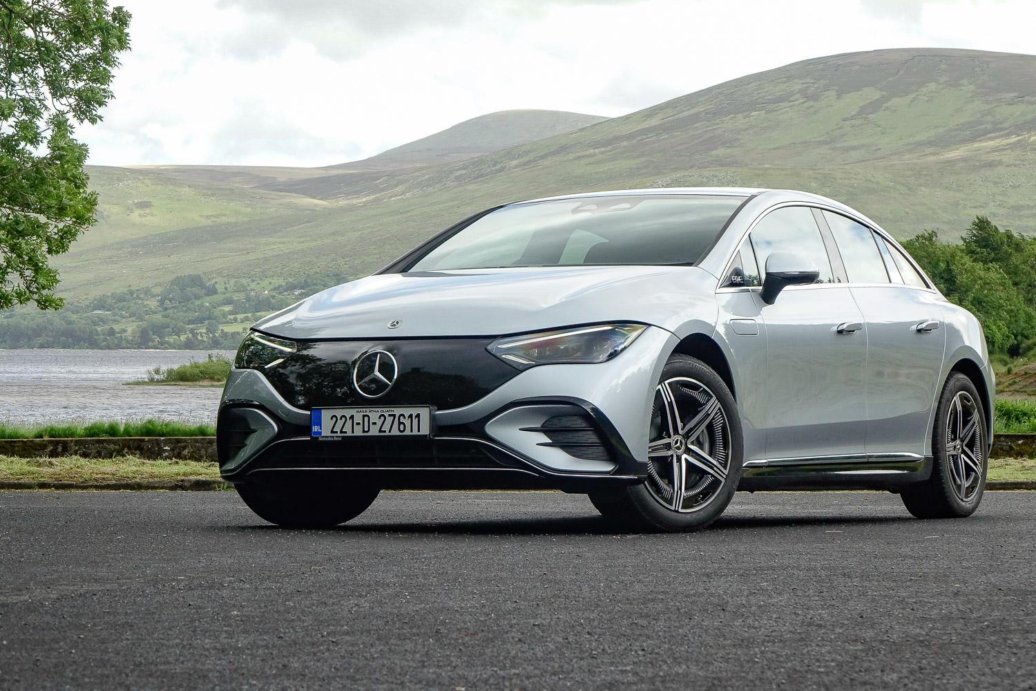 Car Reviews | Mercedes-Benz EQE 350+ (2022) | CompleteCar.ie