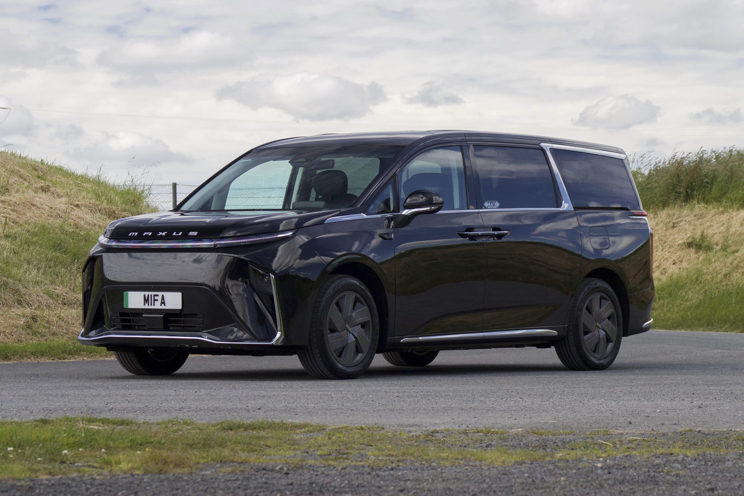 Car Reviews | Maxus Mifa 9 (2023) | CompleteCar.ie