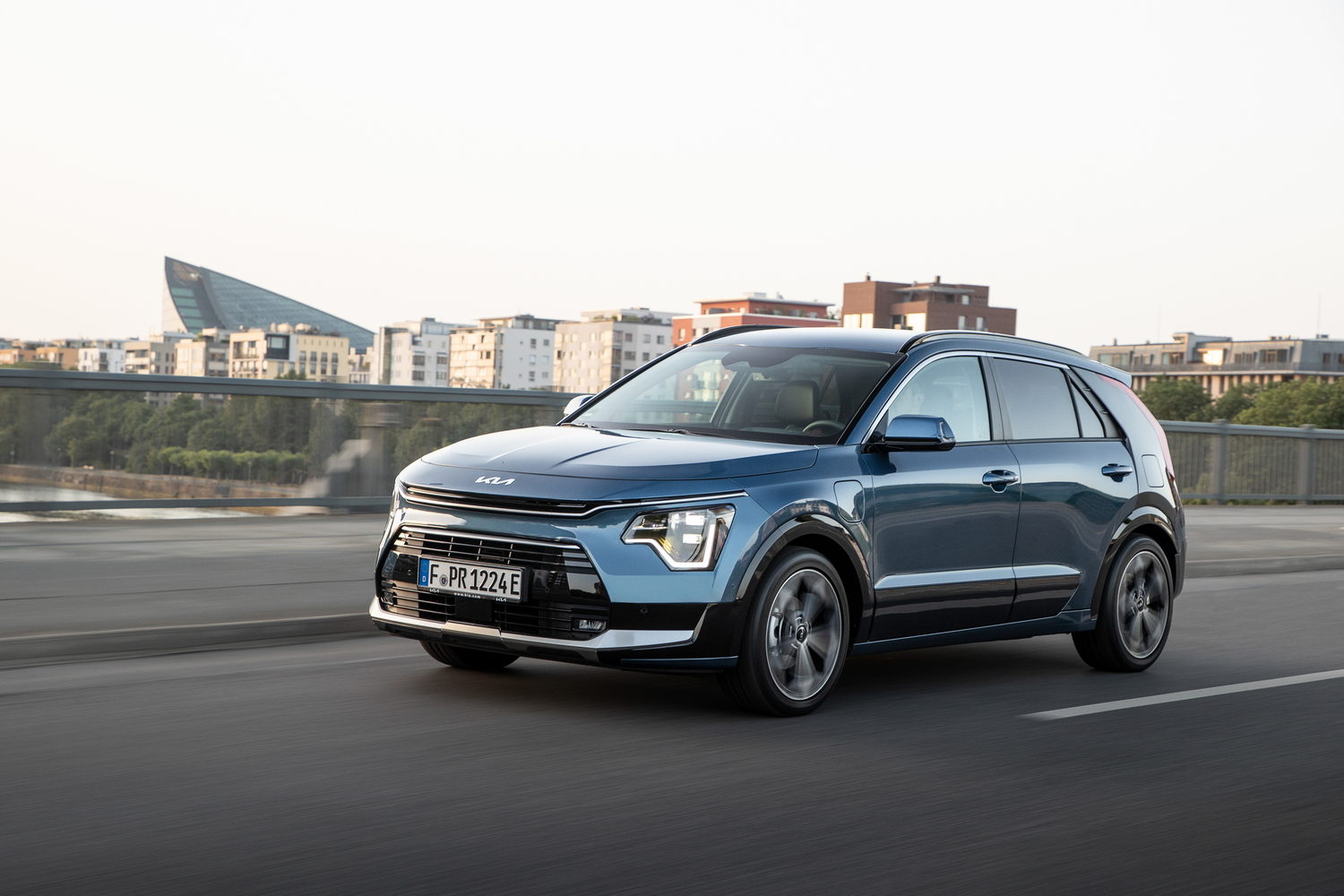 Car Reviews | Kia Niro PHEV (2022) | CompleteCar.ie