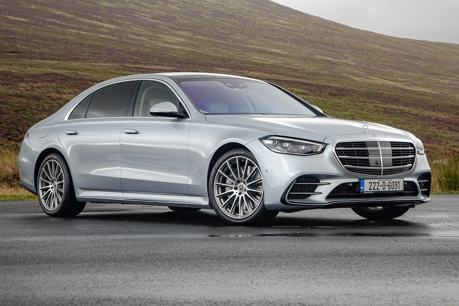 Car Reviews | Mercedes-Benz S 580 e hybrid (2022) | CompleteCar.ie