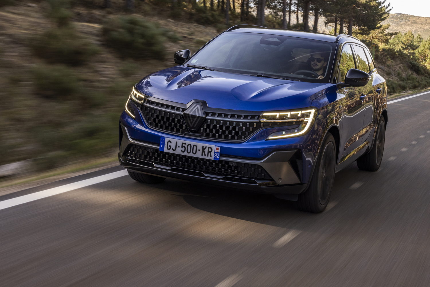 Car Reviews | Renault Austral E-Tech Hybrid (2023) | CompleteCar.ie