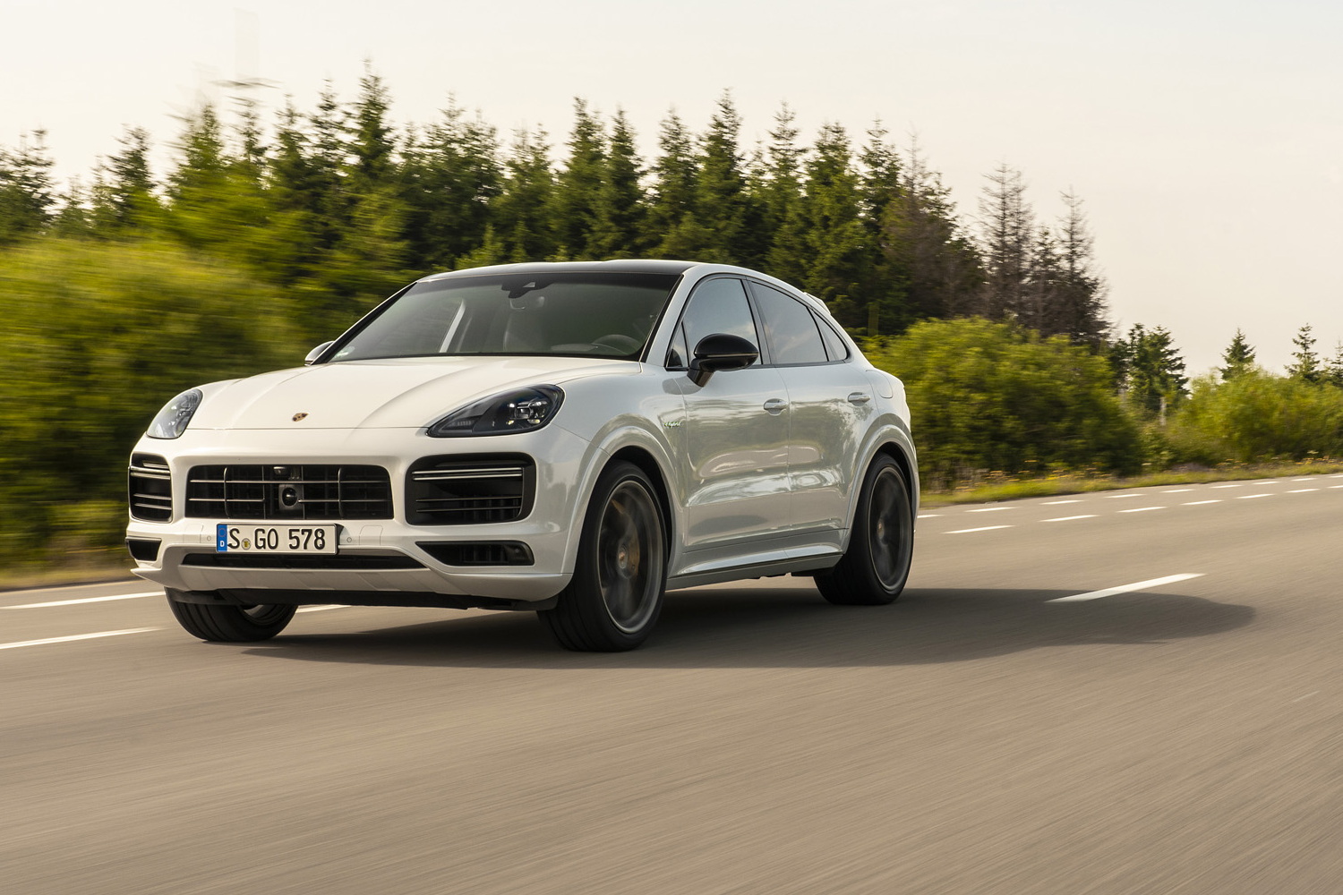 Car Reviews | Porsche Cayenne Turbo S E-Hybrid Coupe (2022) | CompleteCar.ie