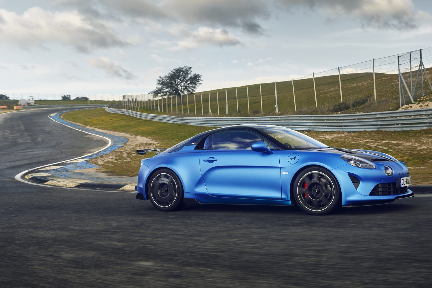 Car Reviews | Alpine A110 R (2023) | CompleteCar.ie