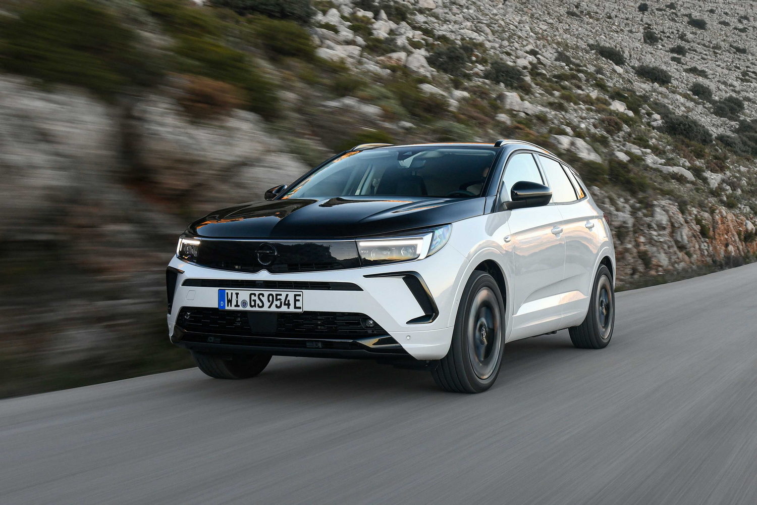 Car Reviews | Opel Grandland GSe (2023) | CompleteCar.ie