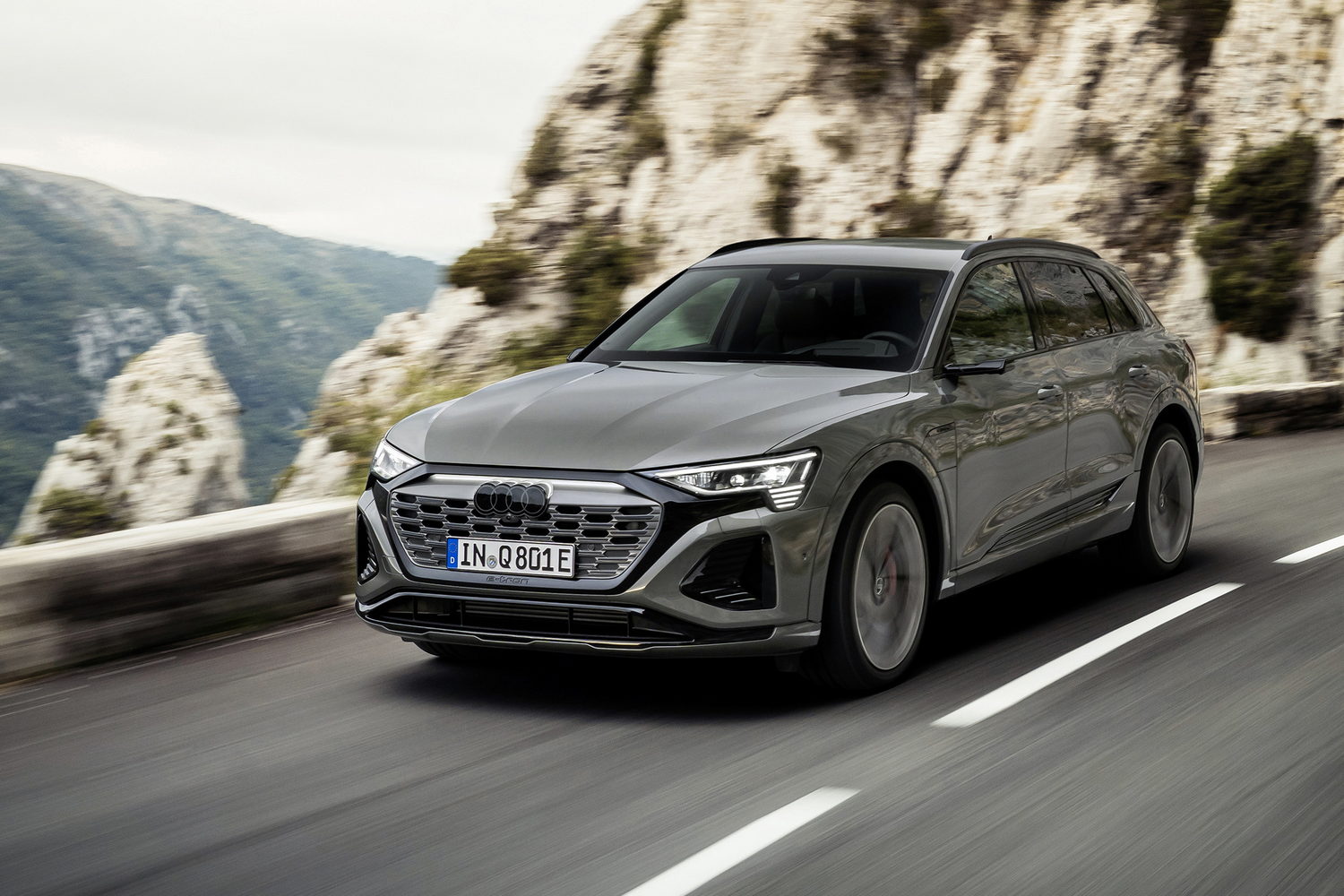 Car Reviews | Audi Q8 e-tron 55 (2023) | CompleteCar.ie