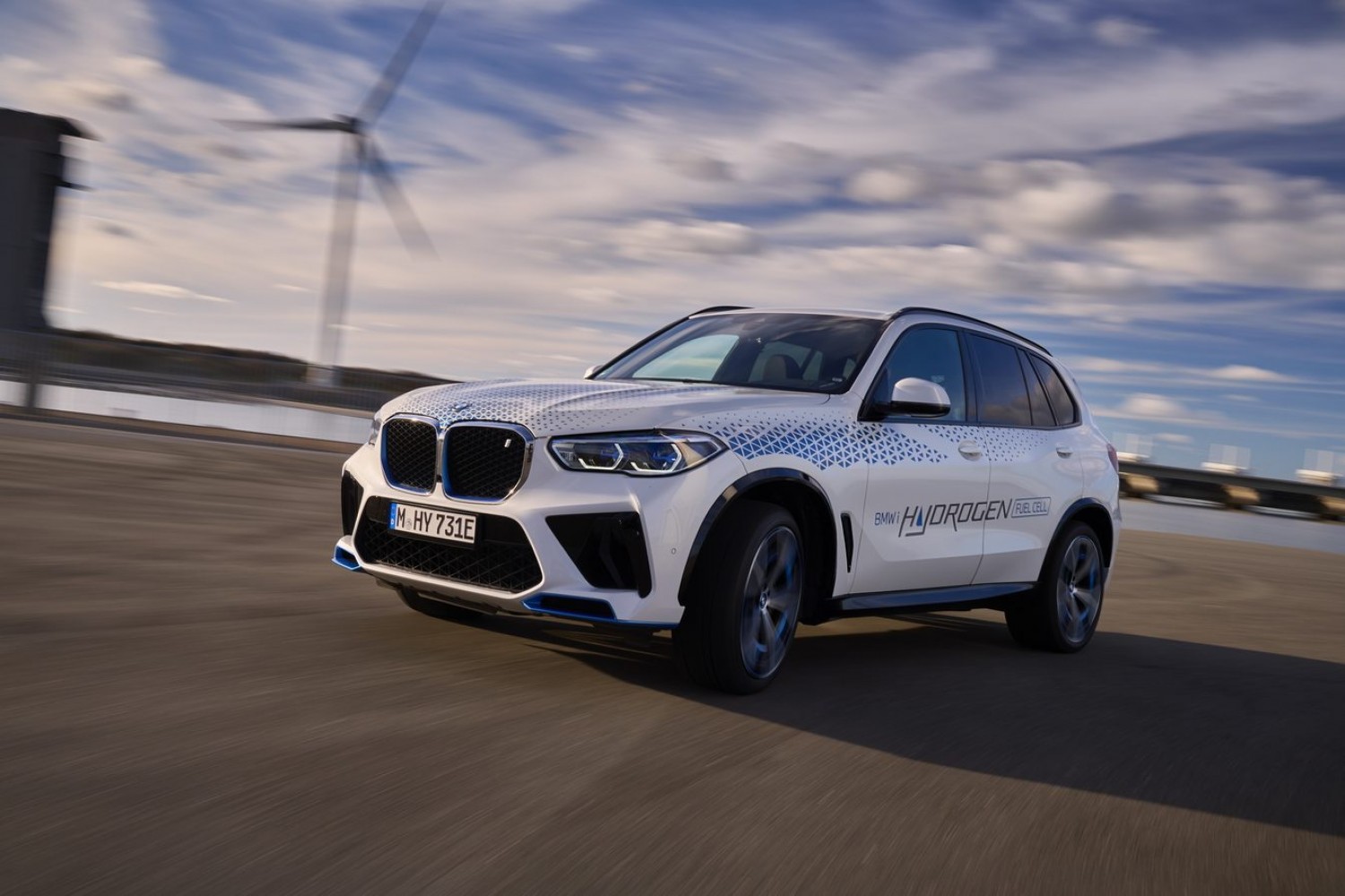 Car Reviews | BMW iX5 Hydrogen (2023 prototype) | CompleteCar.ie