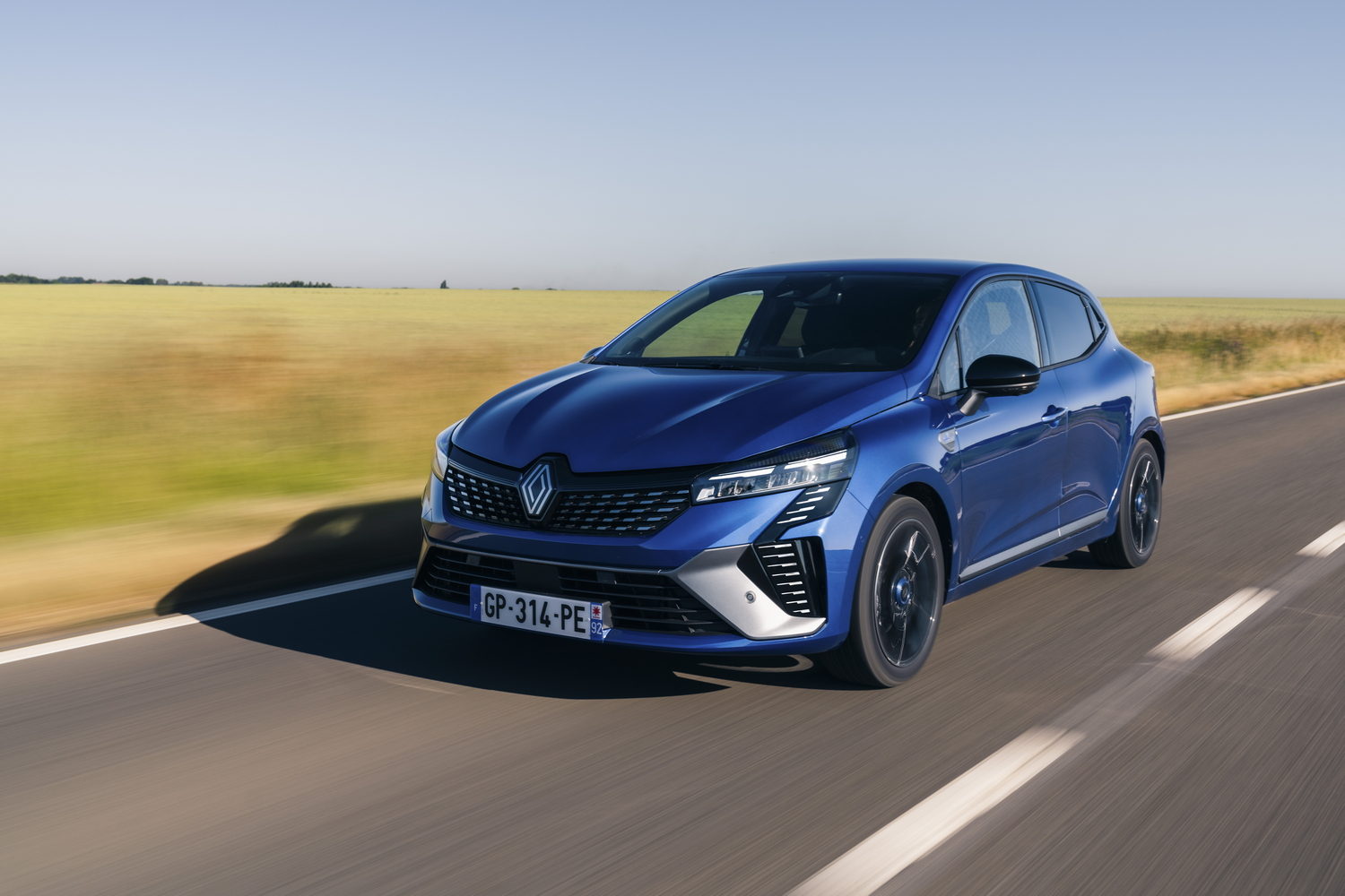 Car Reviews | Renault Clio E-Tech hybrid (2023) | CompleteCar.ie