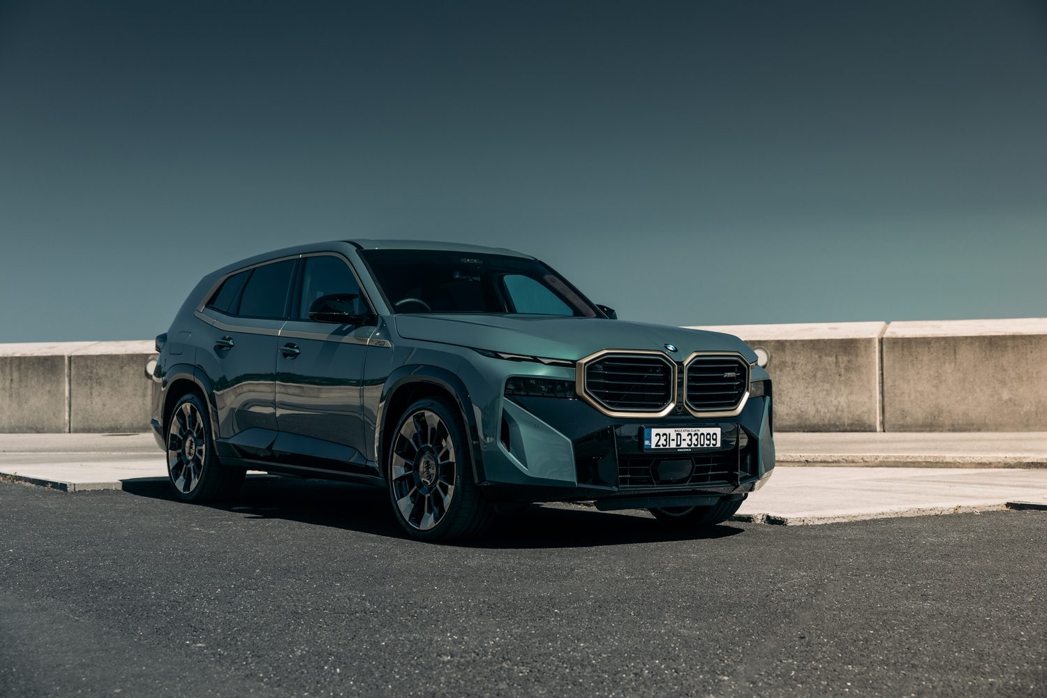 Car Reviews | BMW XM (2023) | CompleteCar.ie