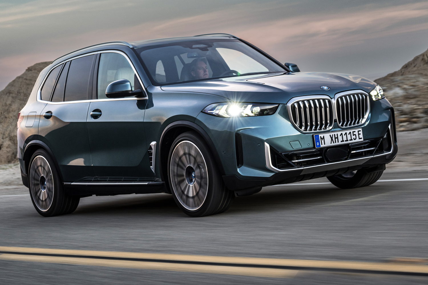 Car Reviews | BMW X5 xDrive50e (2023) | CompleteCar.ie