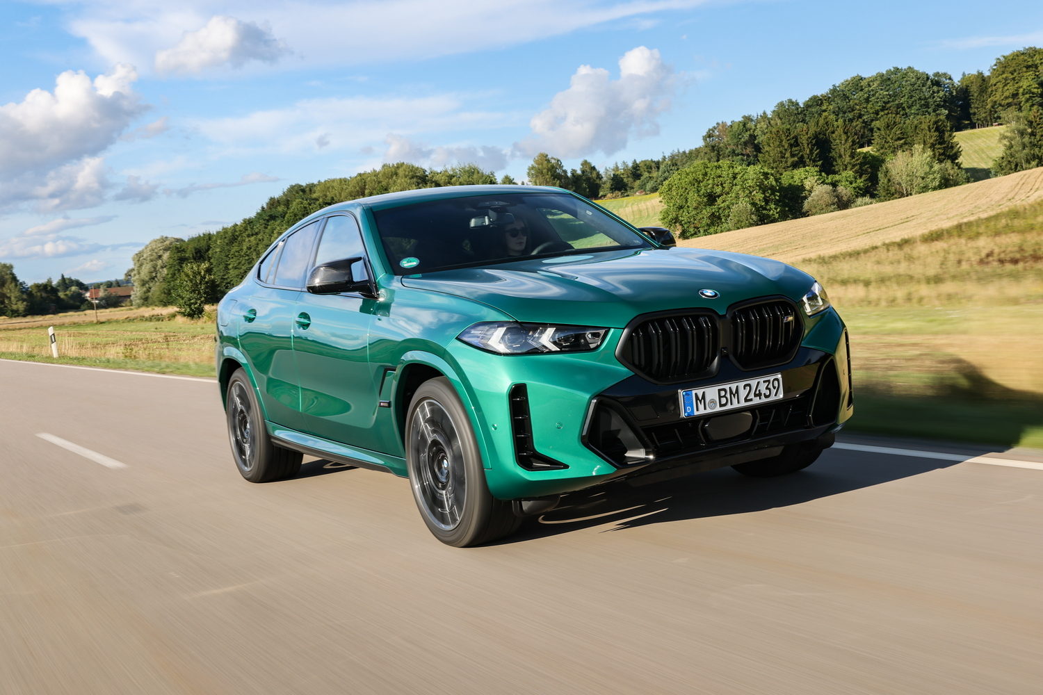 Car Reviews | BMW X6 M60i xDrive (2023) | CompleteCar.ie