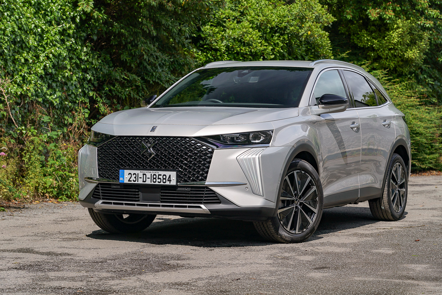 Car Reviews | DS 7 E-Tense 225 hybrid (2023) | CompleteCar.ie