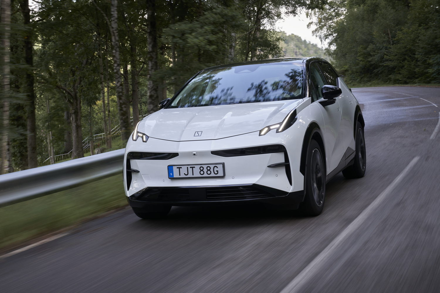 Car Reviews | Zeekr X AWD (2024) | CompleteCar.ie