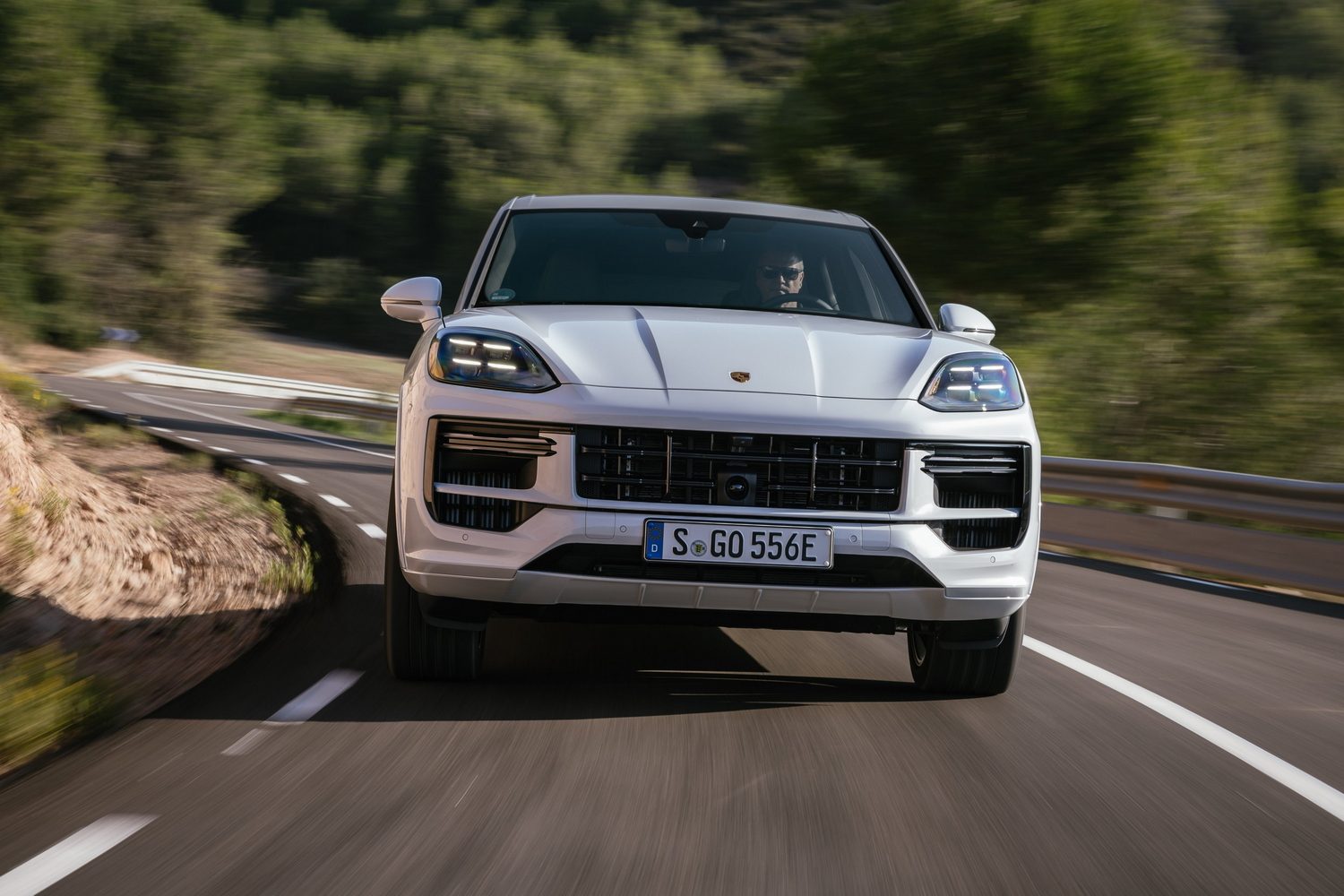 Car Reviews | Porsche Cayenne Turbo E-Hybrid | CompleteCar.ie