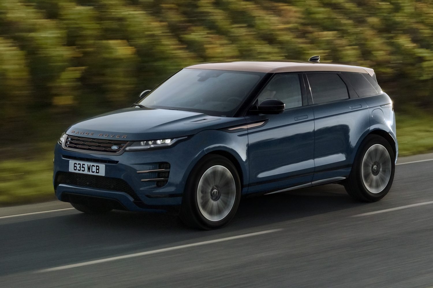 Car Reviews | Range Rover Evoque P300e (2024) | CompleteCar.ie