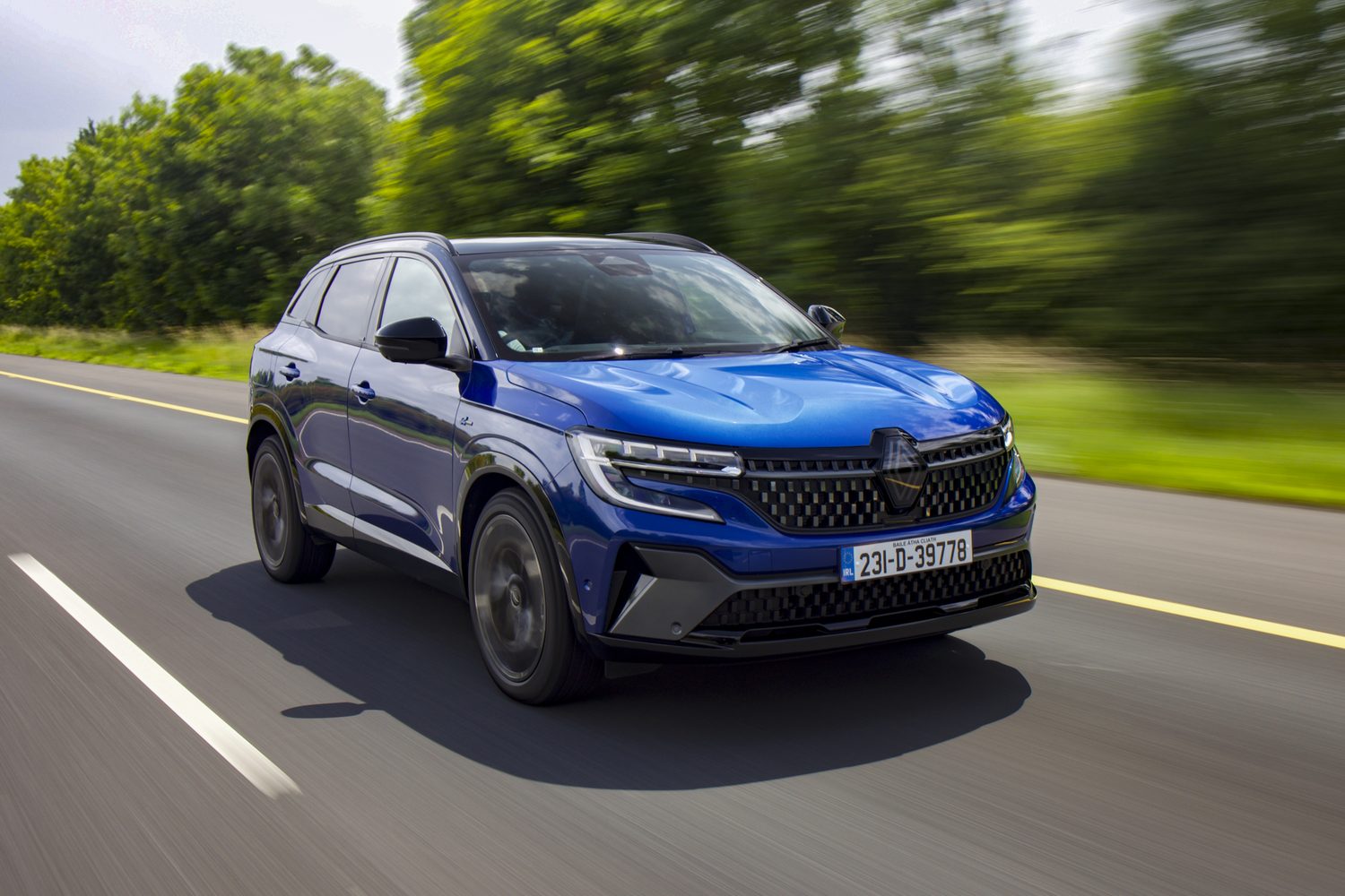 Car Reviews | Renault Austral E-Tech Hybrid (2023) | CompleteCar.ie