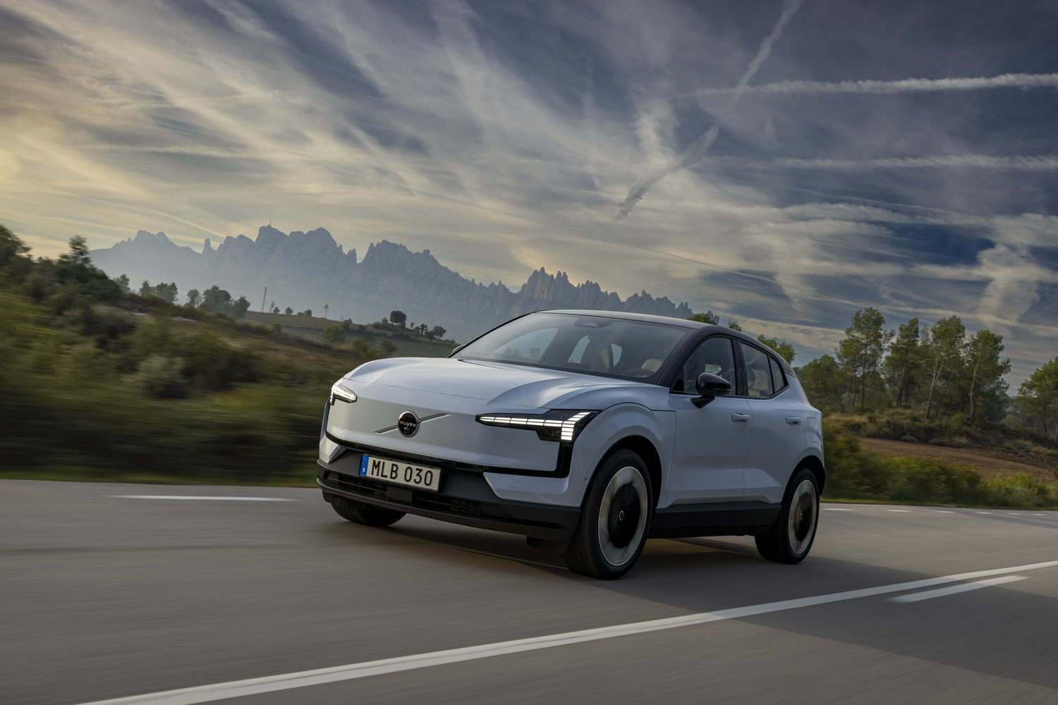 Car Reviews | Volvo EX30 Extended Range (2024) | CompleteCar.ie