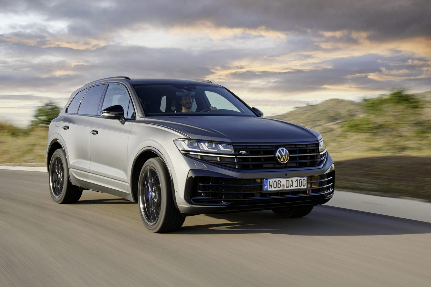 Car Reviews | Volkswagen Touareg R eHybrid | CompleteCar.ie