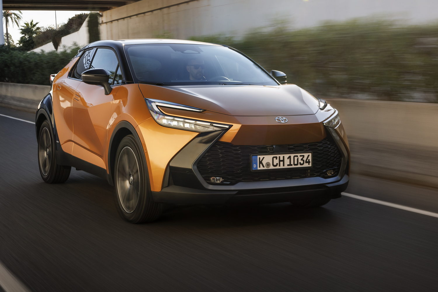 Car Reviews | Toyota C-HR 2.0 Hybrid (2024) | CompleteCar.ie