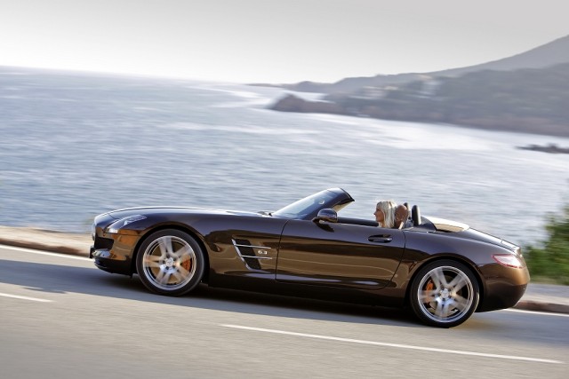 Car Reviews | Mercedes-Benz SLS AMG Roadster | CompleteCar.ie