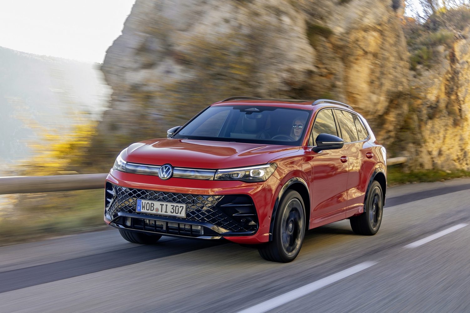 Car Reviews | Volkswagen Tiguan e-Hybrid (2024) | CompleteCar.ie