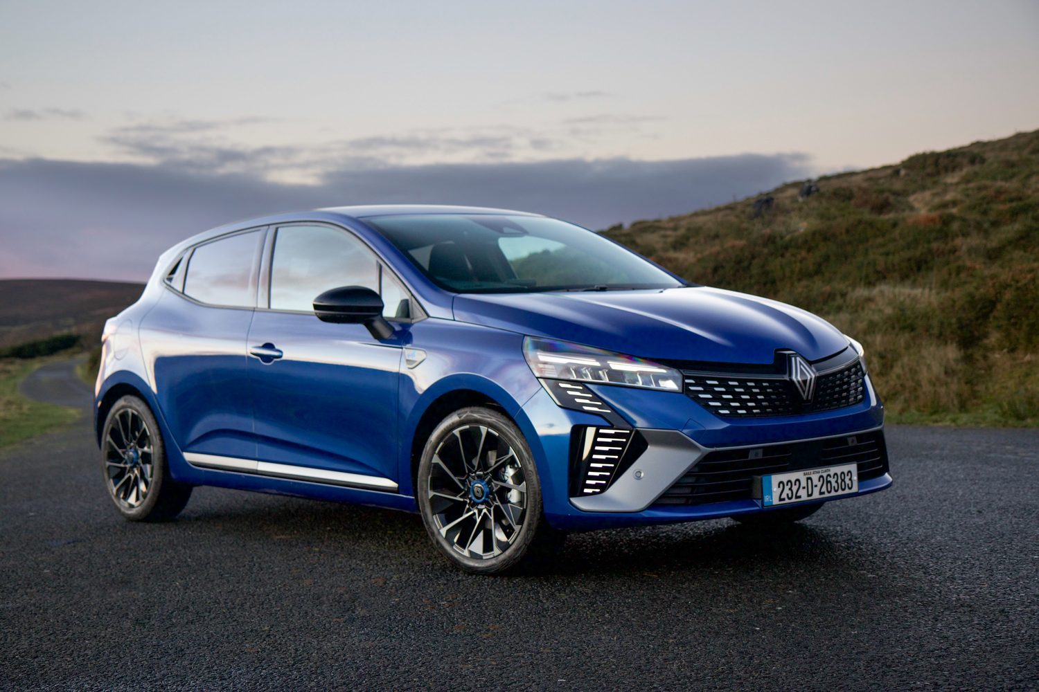 Car Reviews | Renault Clio E-Tech hybrid (2024) | CompleteCar.ie