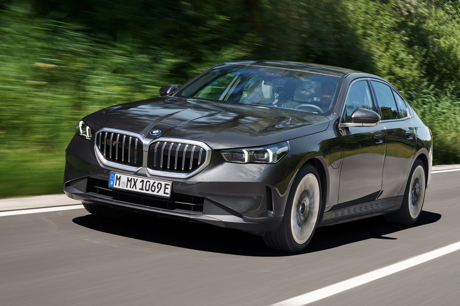 Car Reviews | BMW 530e (2024) | CompleteCar.ie