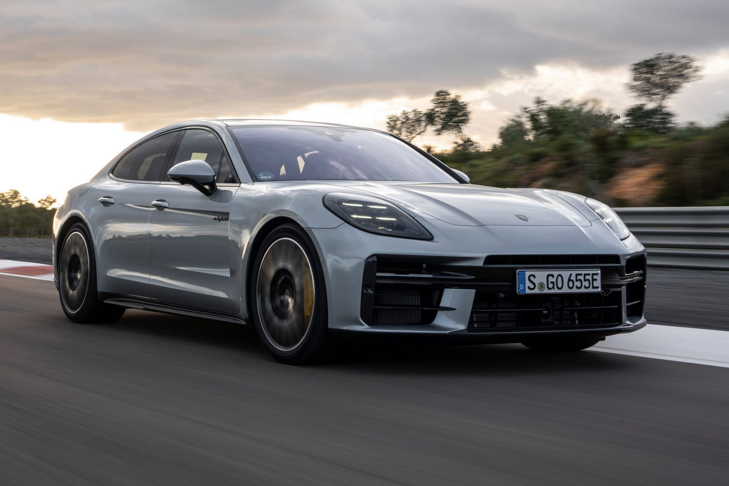 Car Reviews | Porsche Panamera Turbo E-Hybrid | CompleteCar.ie