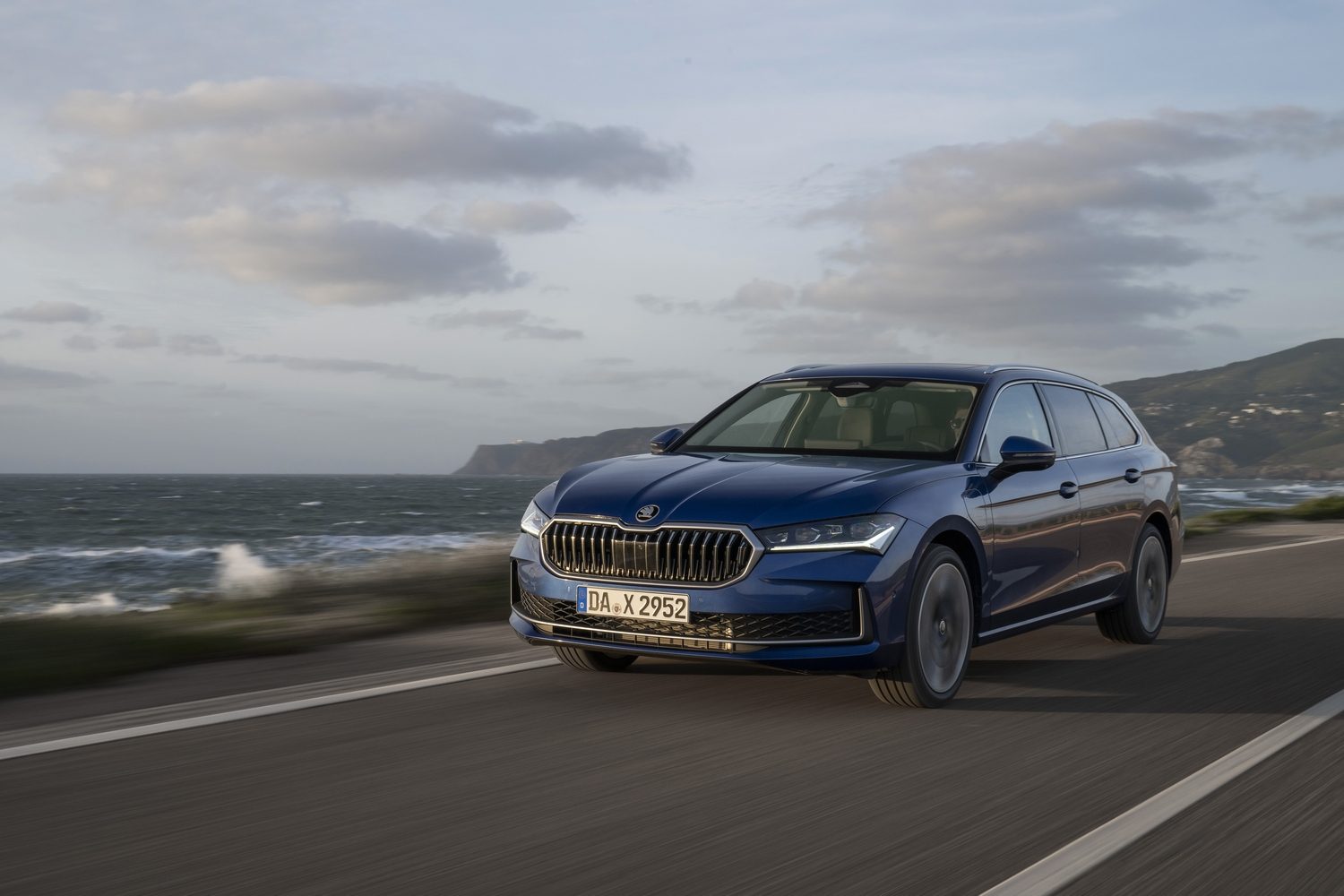 Car Reviews | Skoda Superb Combi iV PHEV (2024) | CompleteCar.ie