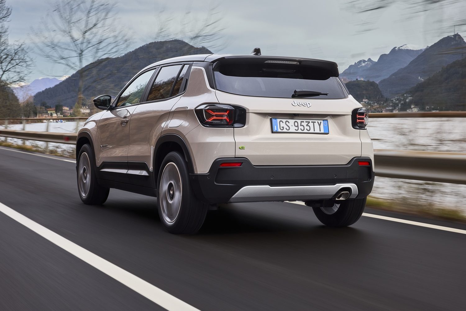 Car Reviews | Jeep Avenger e-Hybrid (2024) | CompleteCar.ie