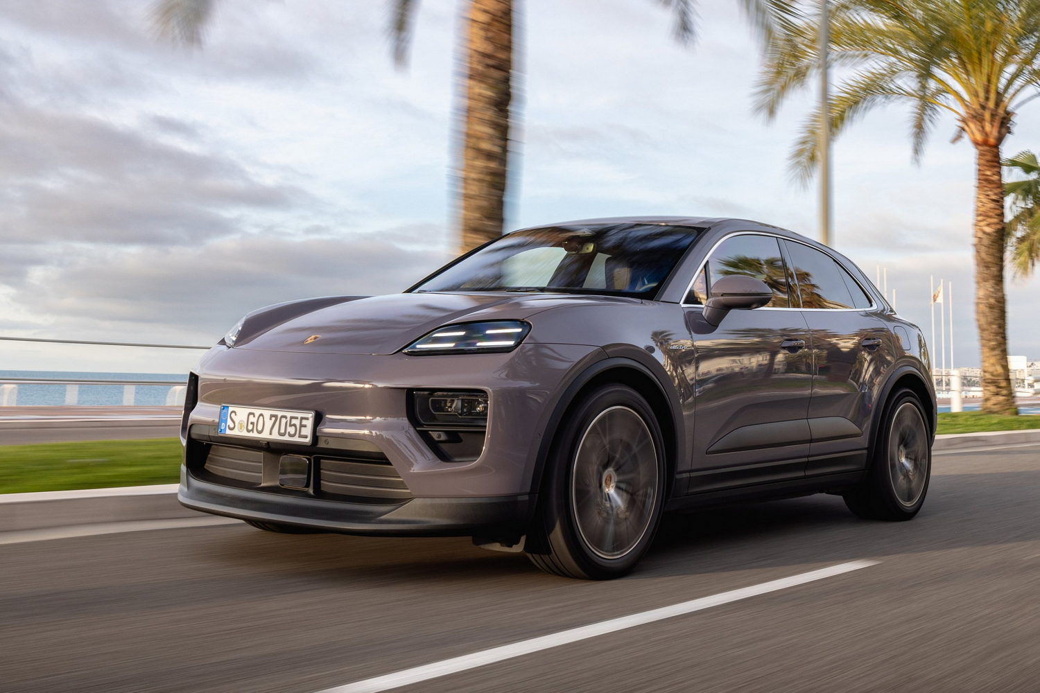 Car Reviews | Porsche Macan 4 electric (2024) | CompleteCar.ie