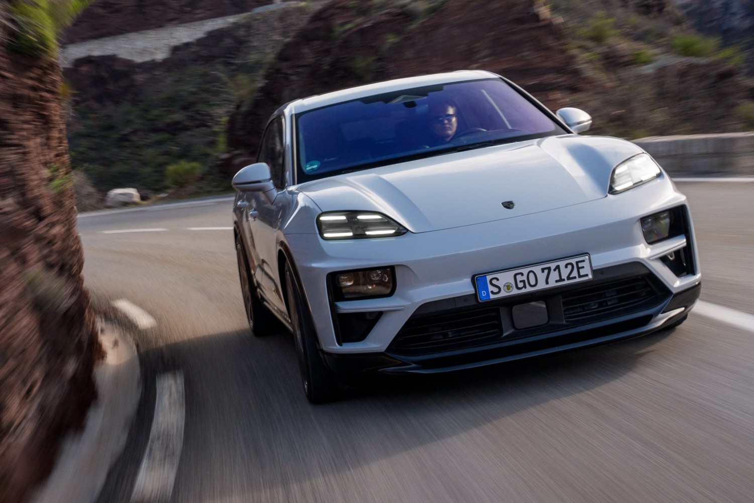 Car Reviews | Porsche Macan Turbo electric (2024) | CompleteCar.ie