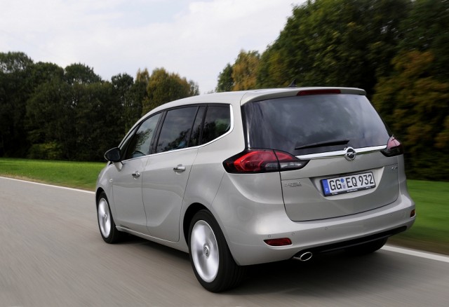 Car Reviews | Opel Zafira Tourer | CompleteCar.ie