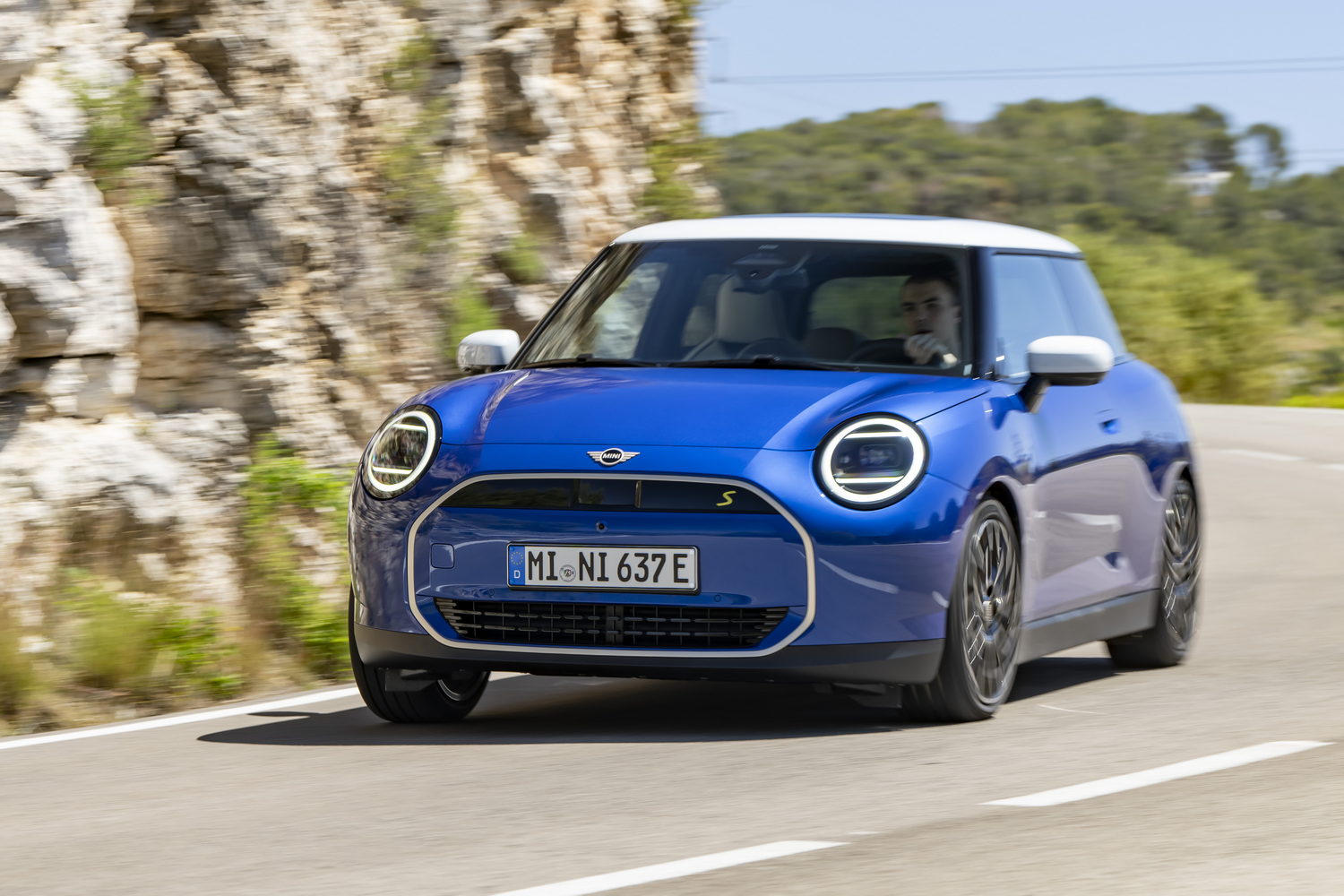 Car Reviews | MINI Cooper SE electric (2024) | CompleteCar.ie