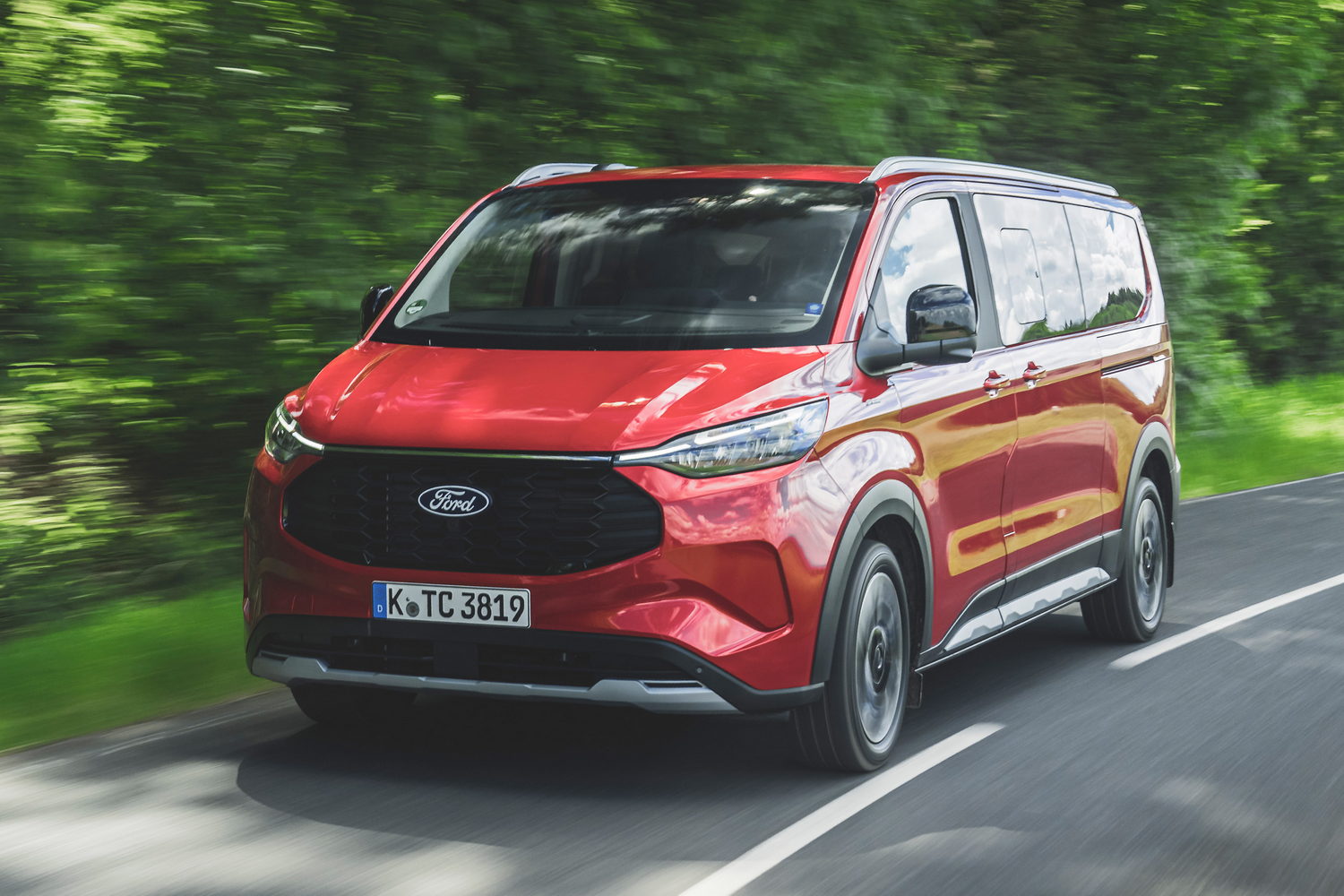 Car Reviews | Ford Tourneo Custom PHEV (2024) | CompleteCar.ie