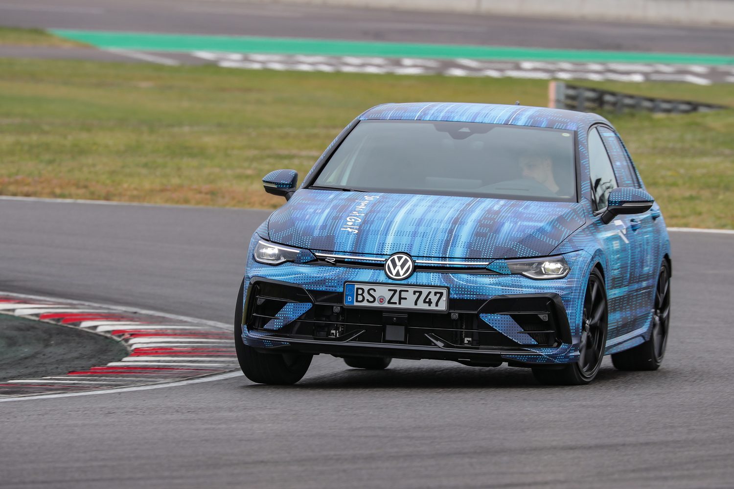 Car Reviews | Volkswagen Golf R (2024 prototype - '8.5') | CompleteCar.ie