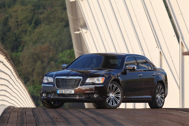Car Reviews | Chrysler 300C | CompleteCar.ie