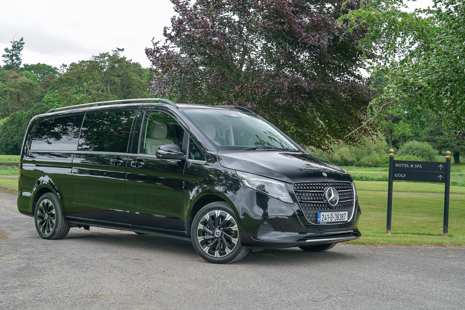 Car Reviews | Mercedes-Benz V 250 d (2024) | CompleteCar.ie