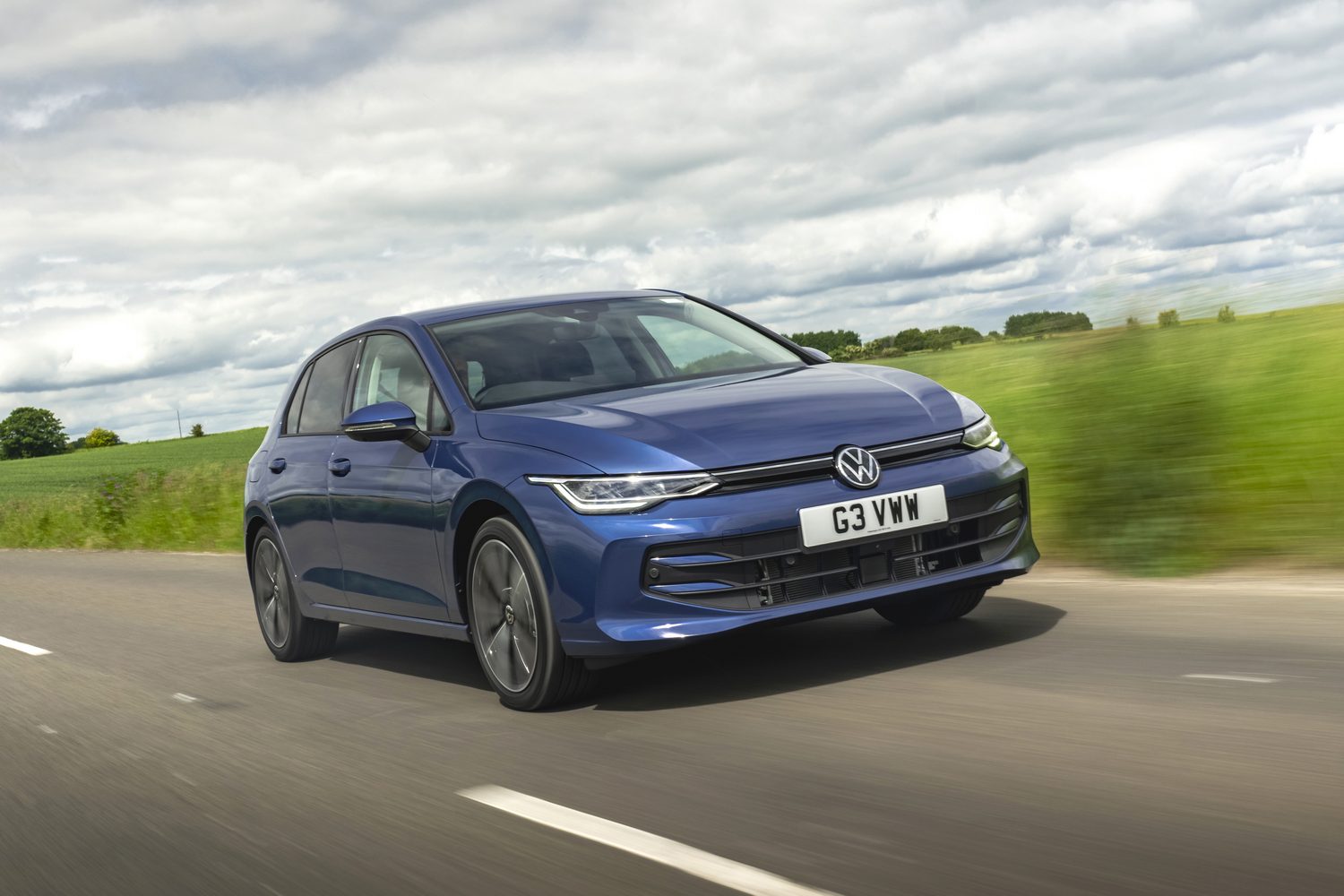 Car Reviews | Volkswagen Golf 1.5 eTSI Style (2024) | CompleteCar.ie