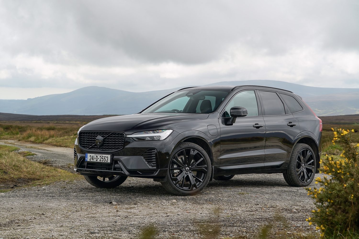 Car Reviews | Volvo XC60 T6 Black Edition (2024) | CompleteCar.ie
